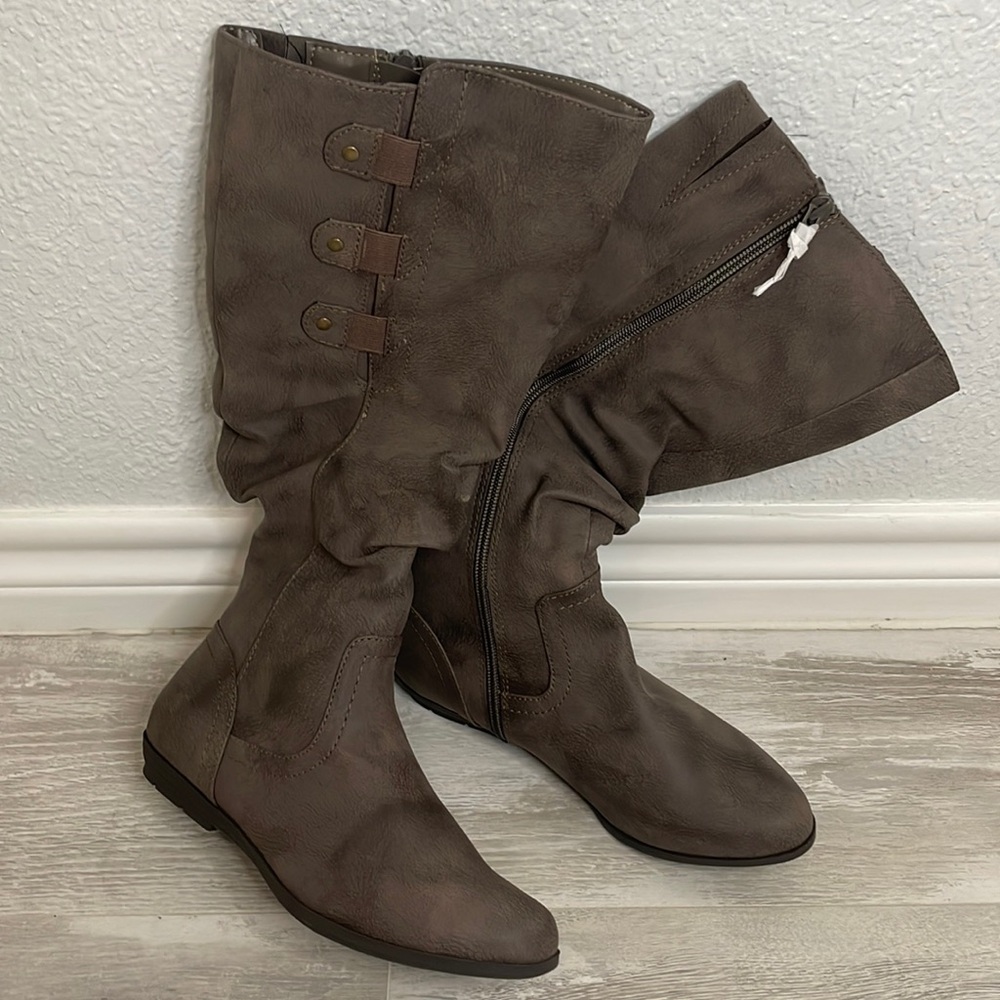 NIB Cliffs Felisa Faux Leather Distressed Full Zip Flat Heel Boots